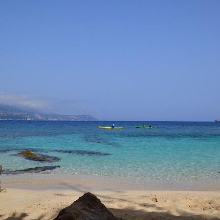 Mihaila Seaside: 2 Bedroom Bungalows Kefalonia スパルティア エクステリア 写真