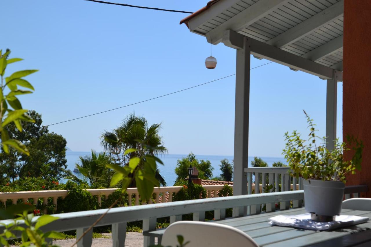 Mihaila Seaside: 2 Bedroom Bungalows Kefalonia スパルティア エクステリア 写真