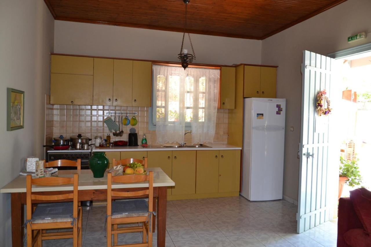 Mihaila Seaside: 2 Bedroom Bungalows Kefalonia スパルティア エクステリア 写真