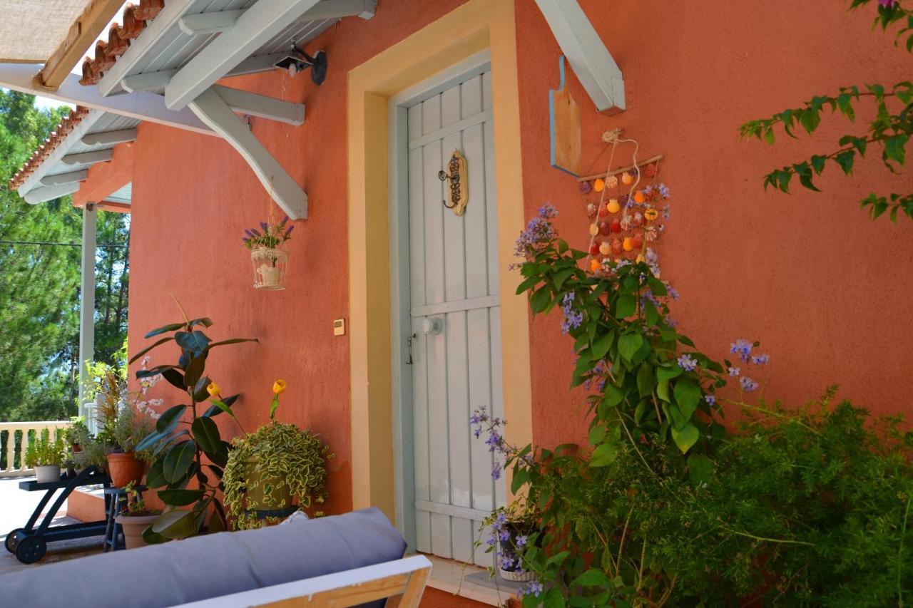 Mihaila Seaside: 2 Bedroom Bungalows Kefalonia スパルティア エクステリア 写真