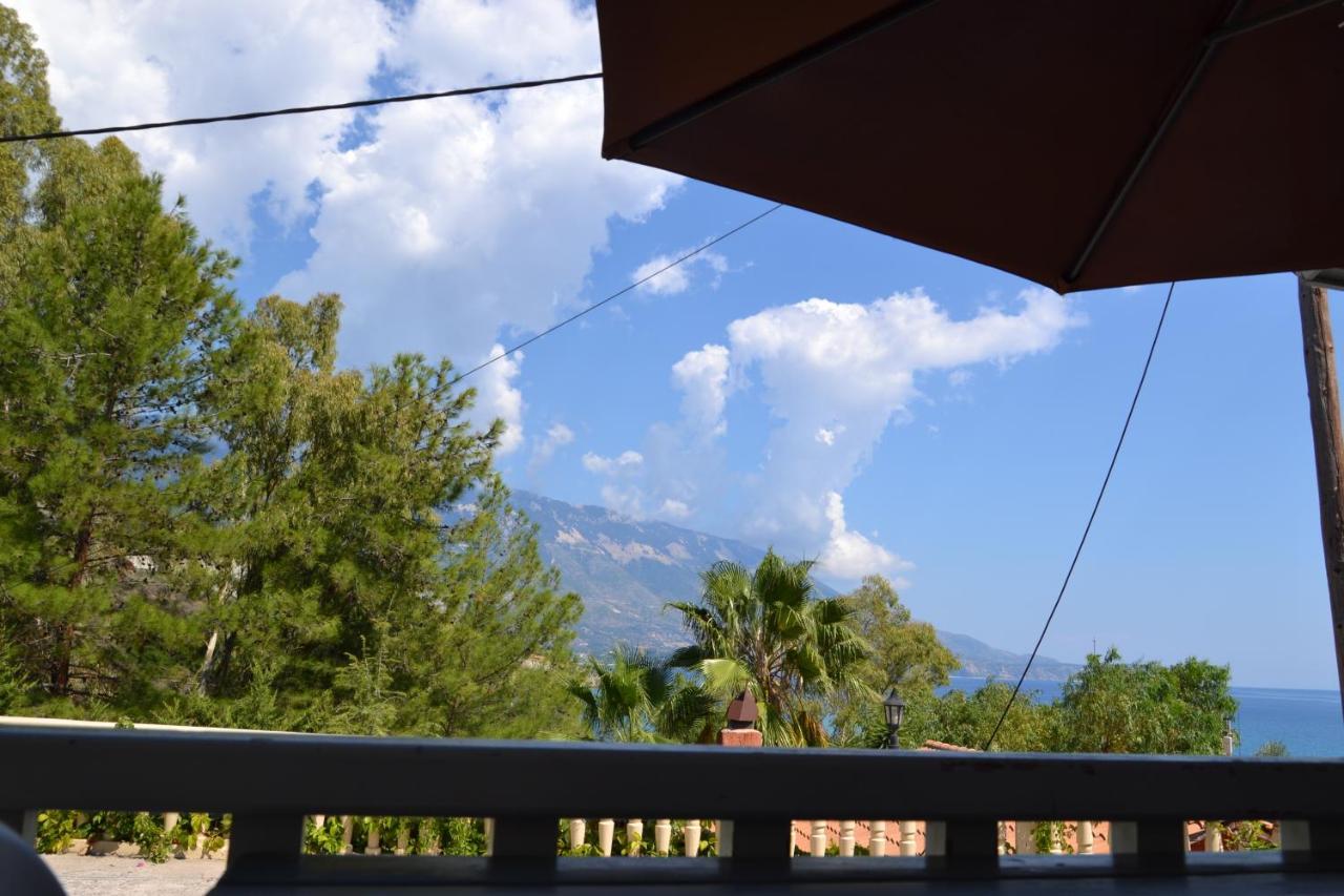 Mihaila Seaside: 2 Bedroom Bungalows Kefalonia スパルティア エクステリア 写真