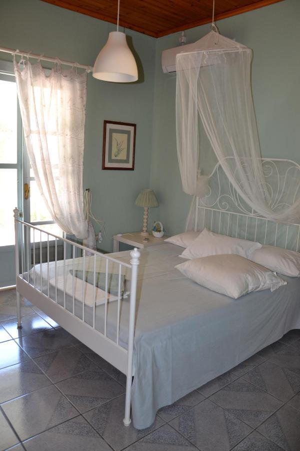 Mihaila Seaside: 2 Bedroom Bungalows Kefalonia スパルティア エクステリア 写真