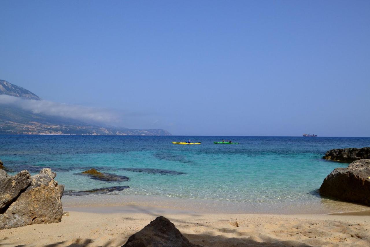 Mihaila Seaside: 2 Bedroom Bungalows Kefalonia スパルティア エクステリア 写真