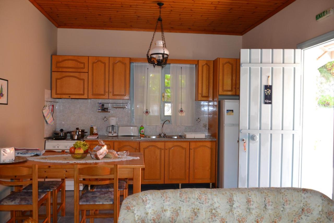 Mihaila Seaside: 2 Bedroom Bungalows Kefalonia スパルティア エクステリア 写真