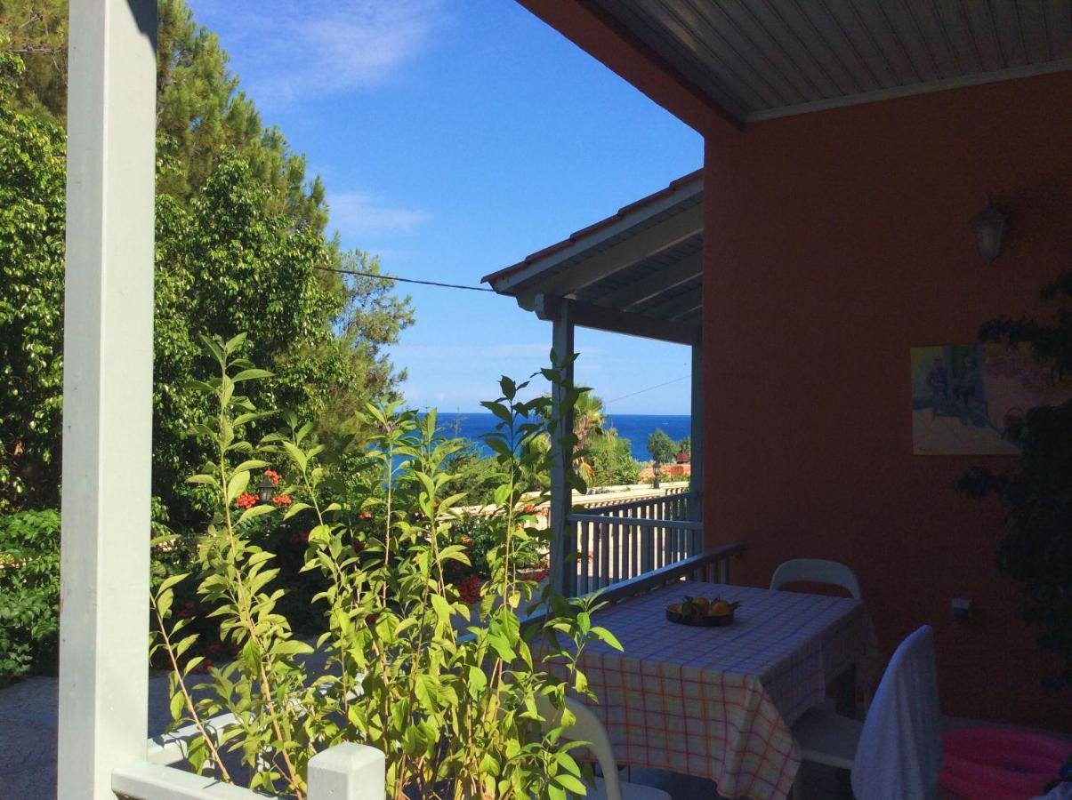 Mihaila Seaside: 2 Bedroom Bungalows Kefalonia スパルティア エクステリア 写真